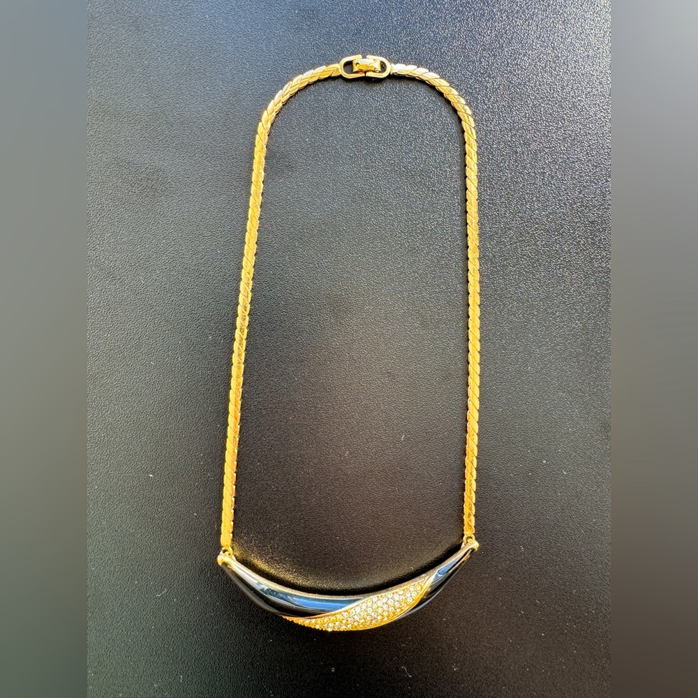 LOT 258 18K yellow gold plated Dior vintage short necklace